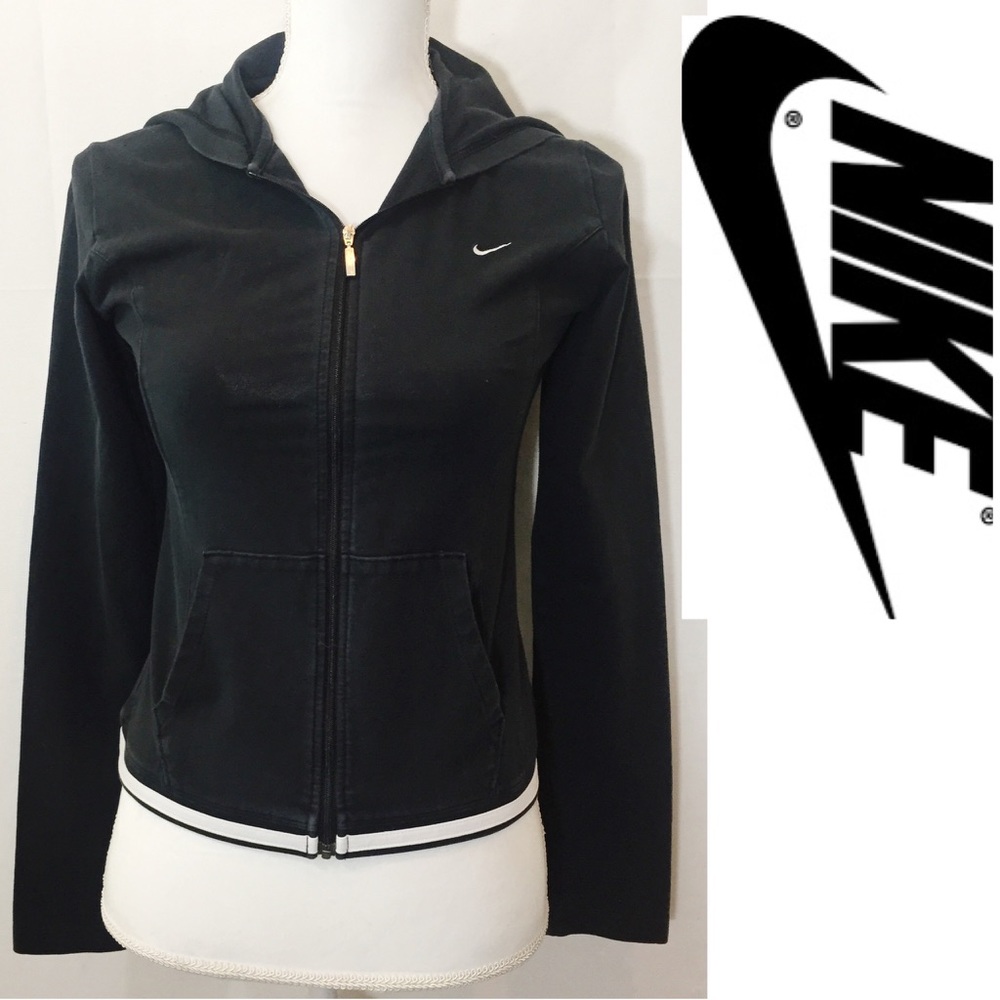 Nike zip up jacket🖤